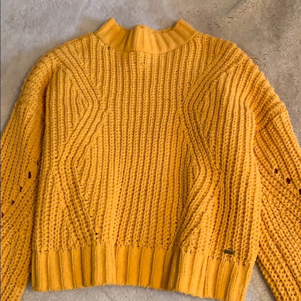 Hollister sweater